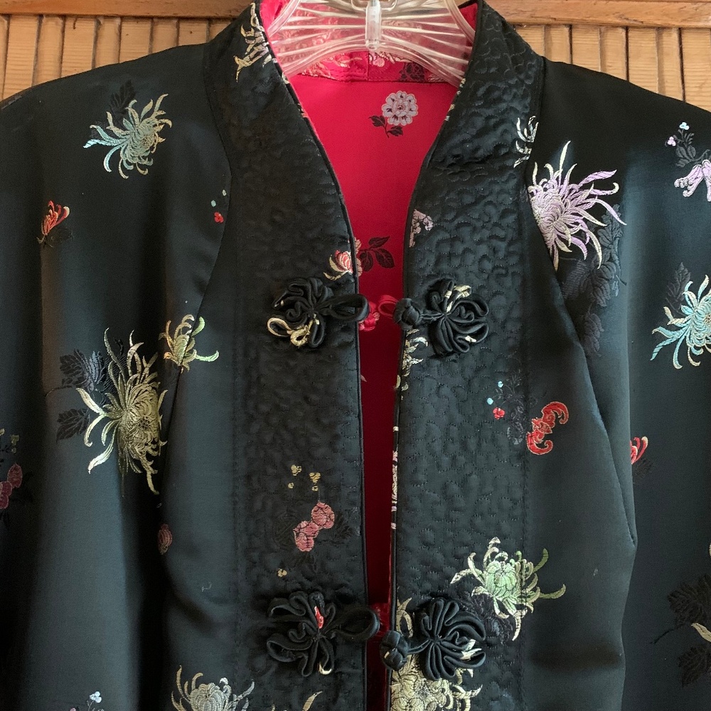 Reversible Chinese Jacket Black Peony Floral Frog Closure Quilted Vintage